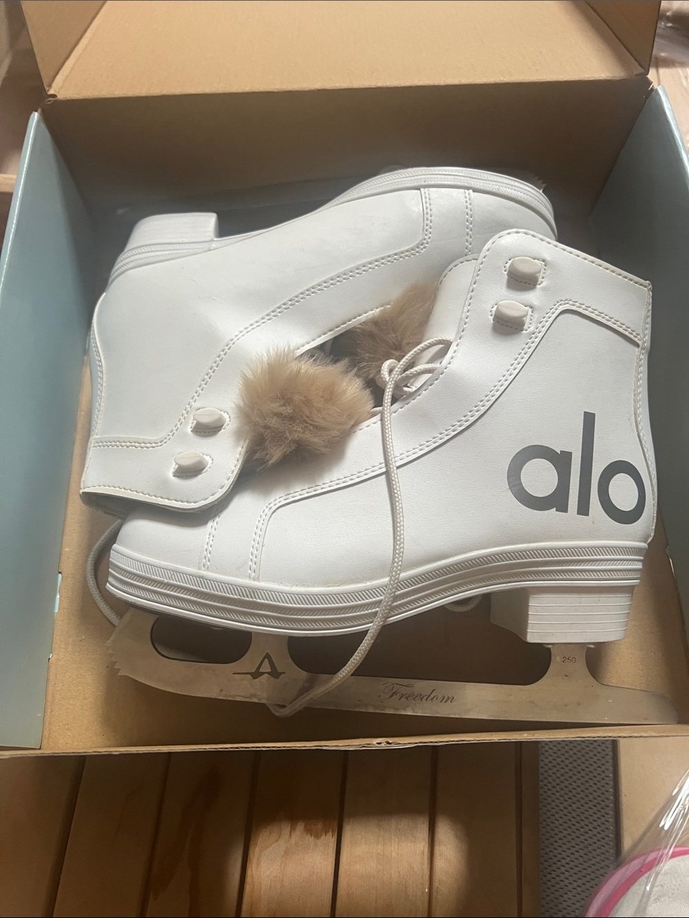 ALO Yoga White Women's Faux Fur Trim Ice Skate Boots with Tan Fur Pom